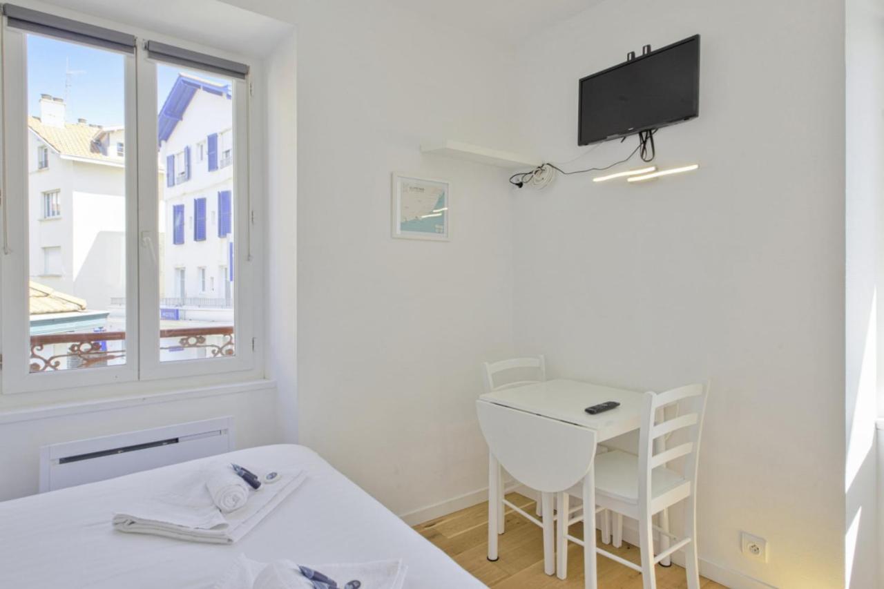 Studio Gaston - Welkeys Biarritz Exterior photo
